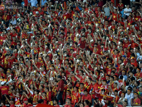 Sau chiến thắng 2-0 với Malaysia, tối qua CĐV Việt Nam đã có một trận “bão” thực sự
