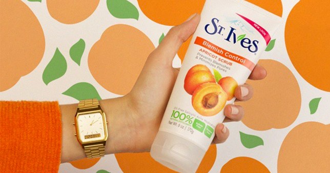 Sữa rửa mặt St.Ives Acne Control Apricot Scrub chiết xuất từ quả mơ 1