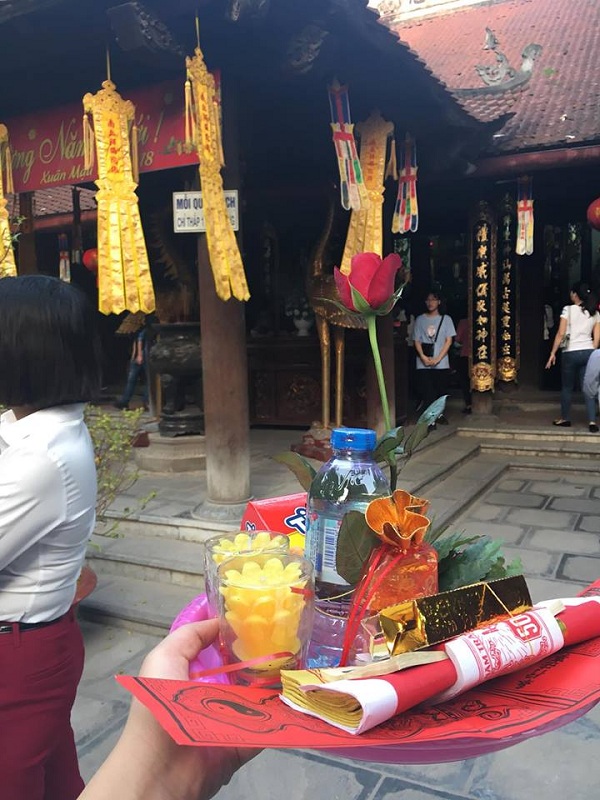 Đi lễ chùa Hà đầu năm trở thành nét đẹp của nhiều bạn trẻ Hà thành1