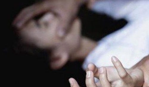 Ngủ chung phòng, nữ sinh bị 2 thiếu niên hiếp dâm nhiều lần trong đêm